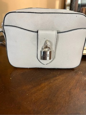 GUESS Beige Pebbled Faux Leather Crossbody Camera Bag Padlock Purse Adjustable S