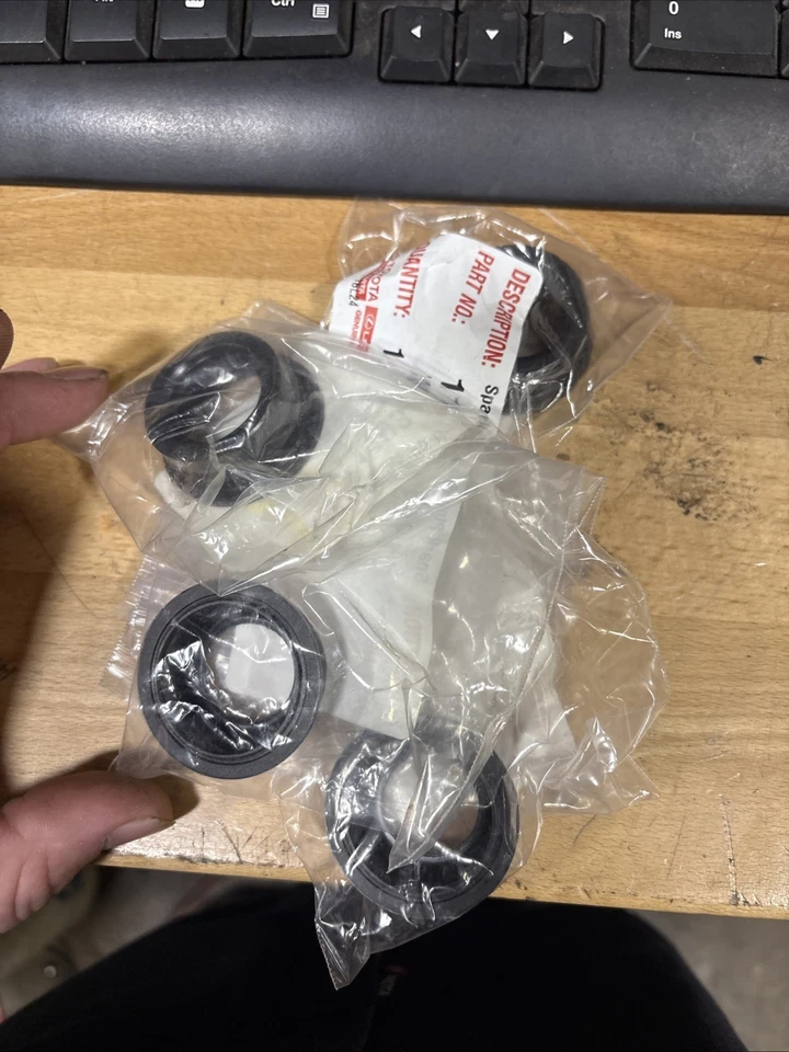 Toyota Lexus Genuine Spark Plug Gasket Tube Seal Lot Of 4 11193-70010 - Image 2 of 2