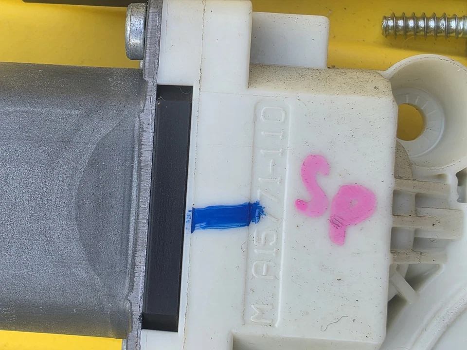 09-18 DODGE RAM 1500 PUERTA DEL PASAJERO DELANTERO VENTANA ELÉCTRICA MOTOR REGULADOR OEM PROBADO Foto 4 de 4