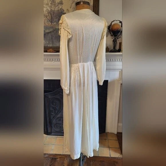 OFF WHITE Vestaglia vintage anni 30 40 Impero in raso bianco sporco con pizzo
