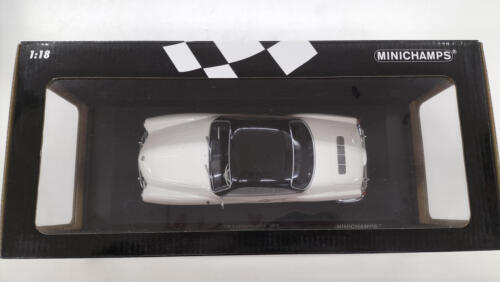 Minichamps Vm Karmann Ghia 1970 1/18 Scale Car - Picture 3 of 9