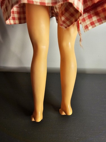 2 Miss Revlon?? Vintage 17” Dolls And Dresses - Sold As Is - Picture 15 of 17