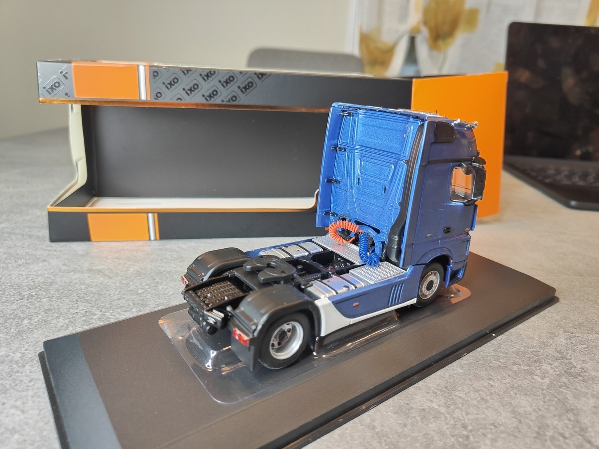 MERCEDES BENZ ACTROS MP4 2011 ARGENT IXO 1/43 Réf TR091 - La Boutique D