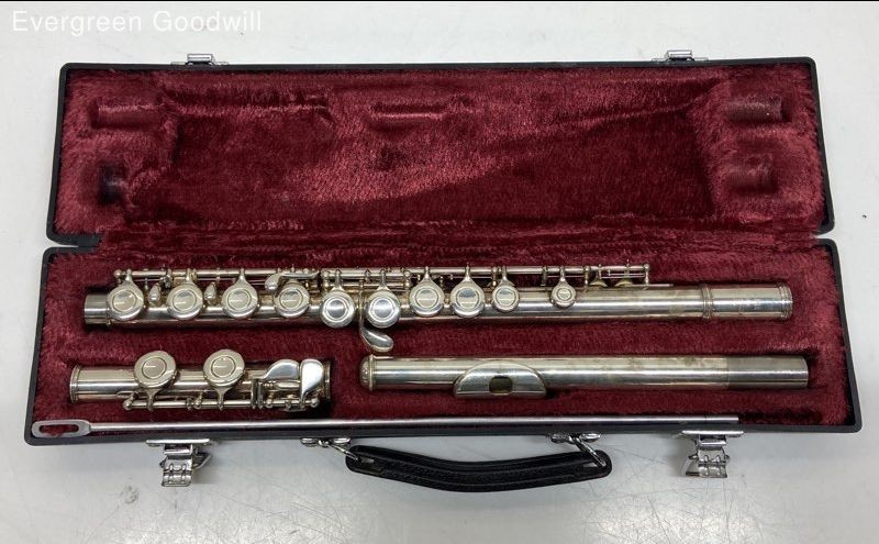 Yamaha YFL225S Flute With Case