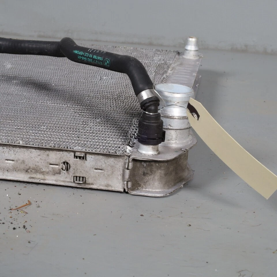 2010-2016 BMW 550i 650i Radiator 17117601831 OEM Used - Изображение 4 из 4