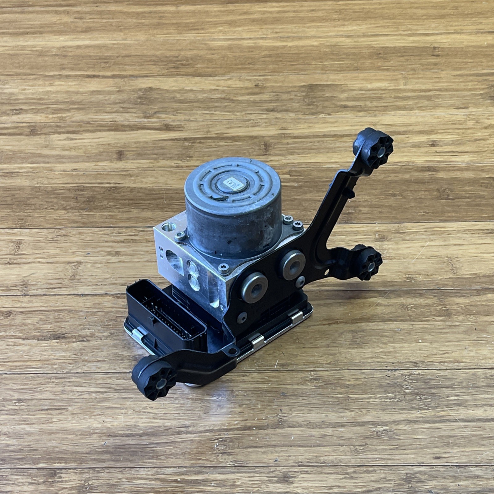 2014-2020 BMW I8 I12 1.5L AWD Anti Brake Lock ABS Pump Module Assembly OEM