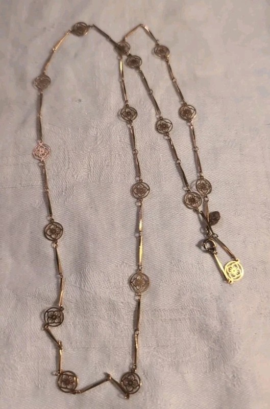 1979 Delicate Chain Avon Necklace