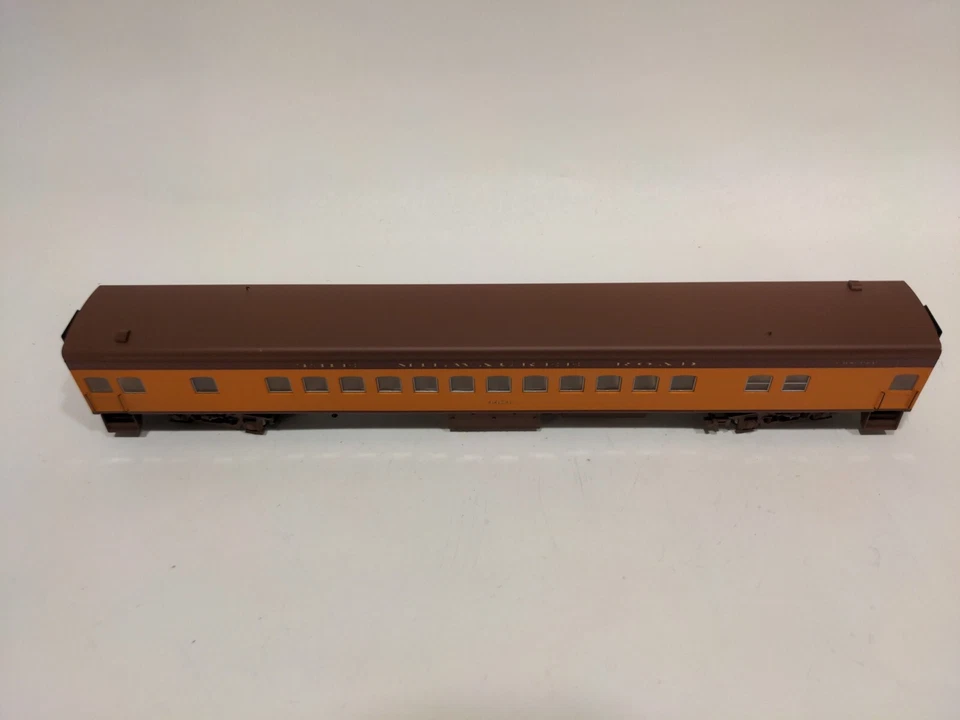 HO Fox Valley Models Milwaukee Road Coach Passenger Car Hiawatha MILW 4404 - Image 4 of 4
