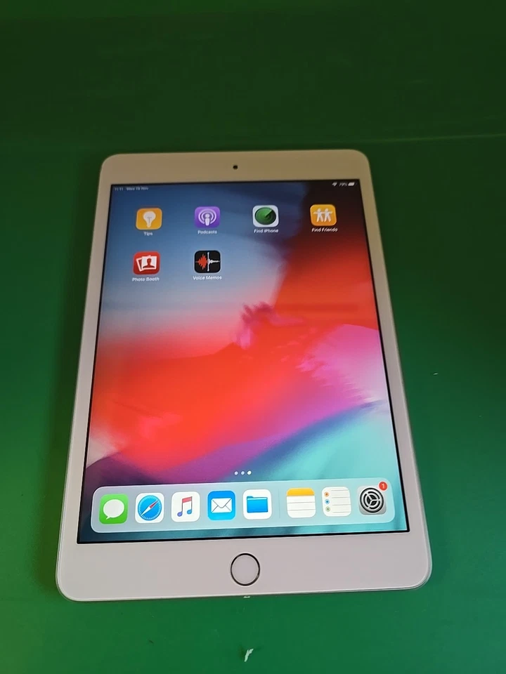 Apple iPad Mini 3rd Gen - 16GB - Silver - A1599 - Poor Battery.  (DK787) - Image 3 of 4