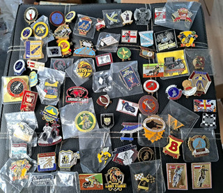 SPEEDWAY METAL BADGES X 71