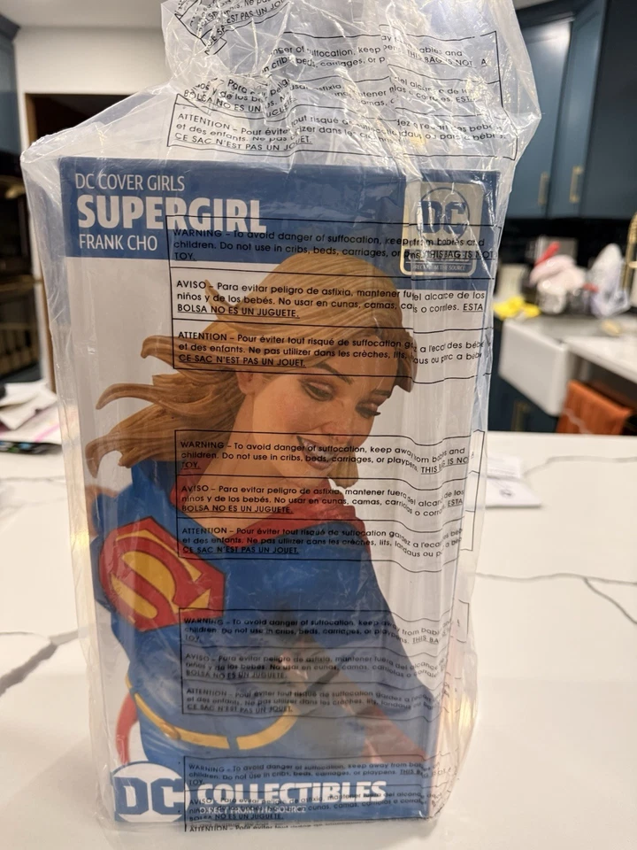 Figura de acción Frank Cho DC Collectibles Supergirl Foto 4 de 4
