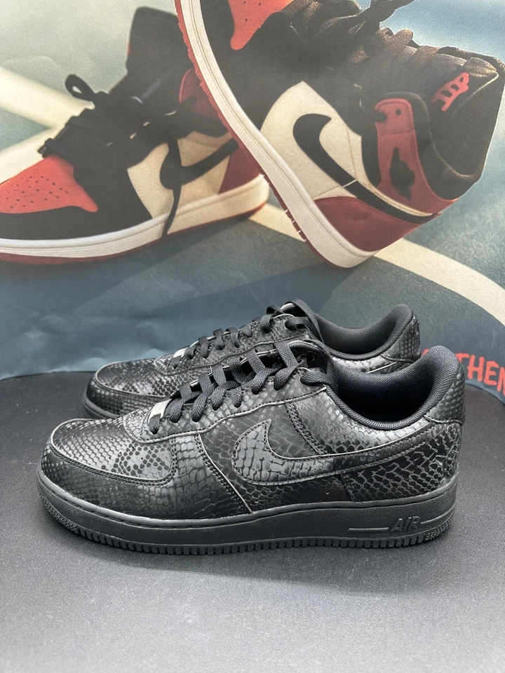 Talla 10 - Kobe Bryant x Nike Air Force 1 Low Triple Negro Foto 3 de 4