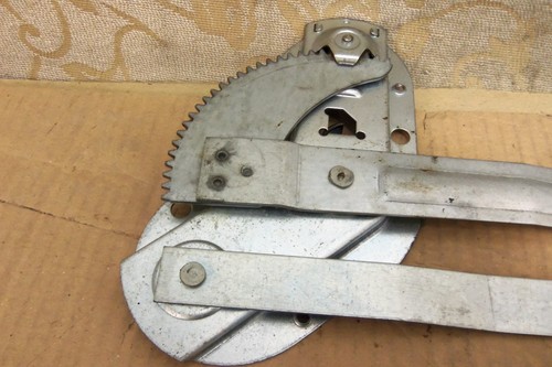NOS GENUINE MAZDA FAMILIA 1000 SEDAN 1972-75 LH WINDOW MECHANISM # 0483-59-300 - Picture 3 of 6