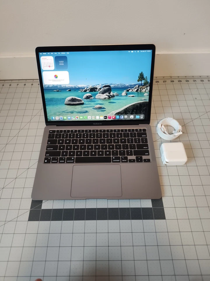 2020 Apple M1 MacBook Air 13,3" 8GB/256GB - (Space Grau) A2337