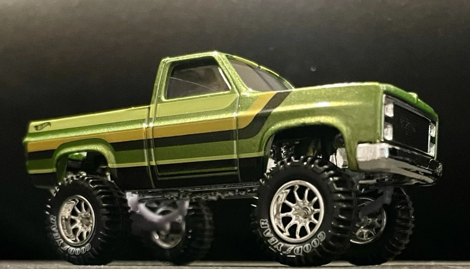 Rueda elevadora y neumático Hot Wheels verde 83 Chevy Silverado PERSONALIZADOS pilotos reales  Foto 3 de 4