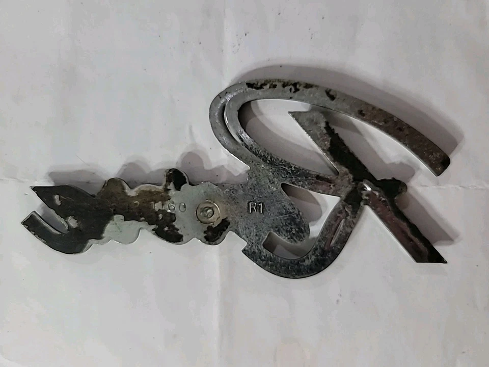 GM 1261160 Buick "Riviera" emblema de plástico. 1979/1985. OEM USADO. REACONDICIONADO Foto 2 de 2