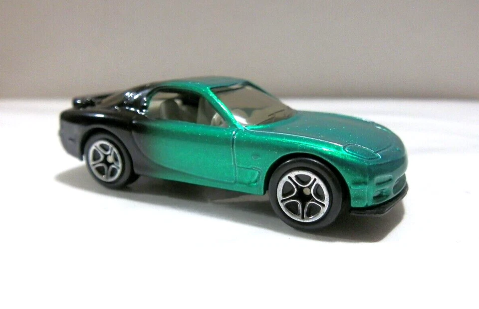 Matchbox Superfast 1:58 Green 1993 Mazda RX-7 - Image 2 of 4