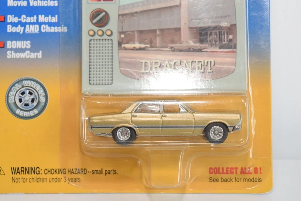B8 1:64 3 INCH JOHNNY LIGHTNING DRAGNET FORD FAIRLANE MET. MIB ORO SU CARTA - Immagine 2 di 4