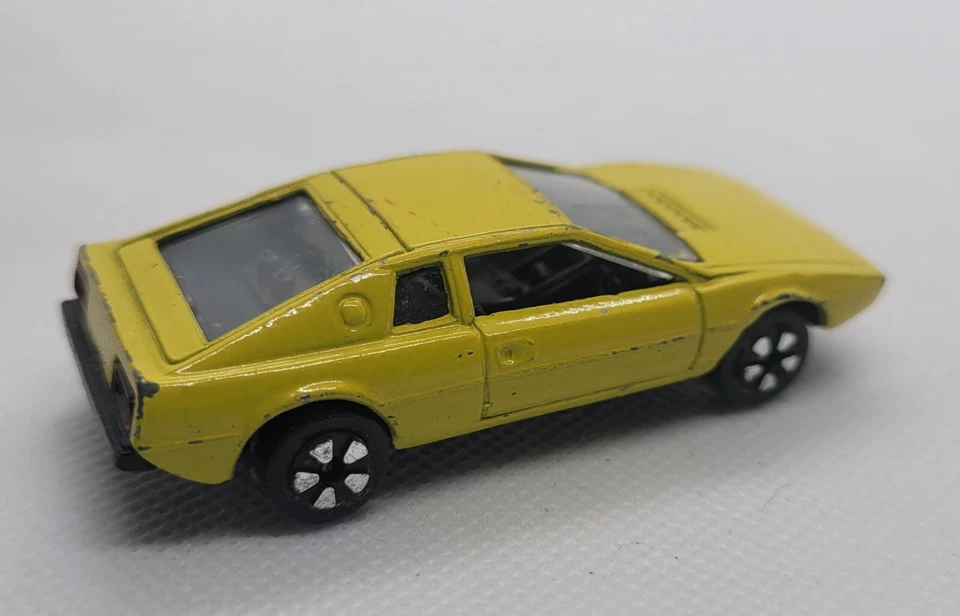 Vintage PlayArt Lotus Esprit – Diecast Yellow With Red Interior 1:64 Hong Kong - Imagem 3 de 4