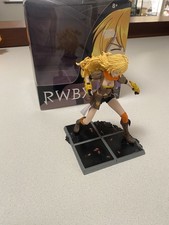 Yang Series 1 Figure and stand RWBY Rooster Teeth McFarlane Toys Anime Doll