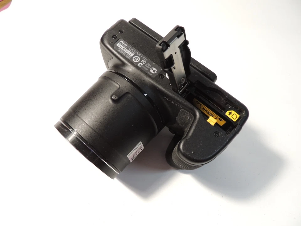 Nikon Coolpix P520 18.1MP 42X Zoom Digital Camera For Parts/Repair - Image 2 of 4