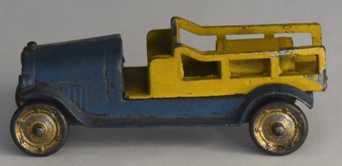 Vintage Tootsie Toy 1920's Die Cast Blue & Yellow Watertower Fire Truck