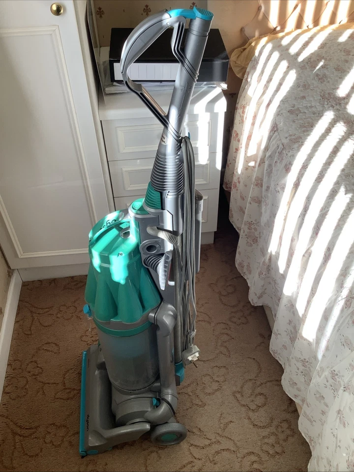 Dyson DC07 Upright Vacuum Cleaner all Floors with Attachments Working Order - Image 4 of 4