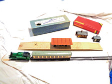 HORNBY DUBLO 2207 0-6 0 R1 TANK PLUS COACH/STATION