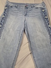 Gloria Vanderbilt Jordan Embroidered Capri Je...