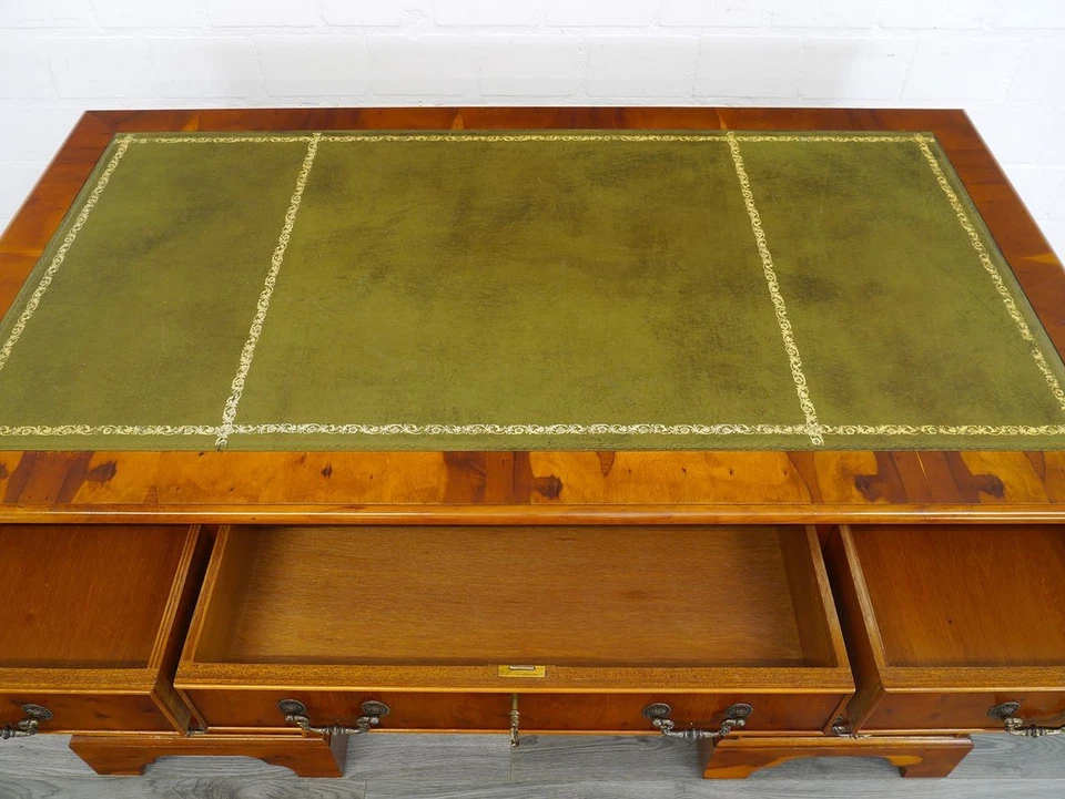Schreibtisch Büromöbel englischer Stil Eibe grünes Leder B: 137cm -11746- - Bild 3 von 4
