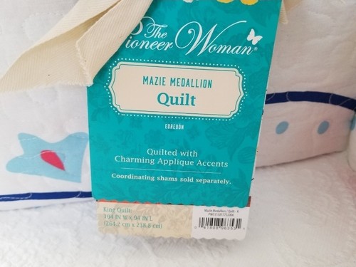 NWT PIONEER WOMAN 'MAZIE MEDALLION' KING QUILT & PILLOW SHAM SET - 第 4/9 張圖片