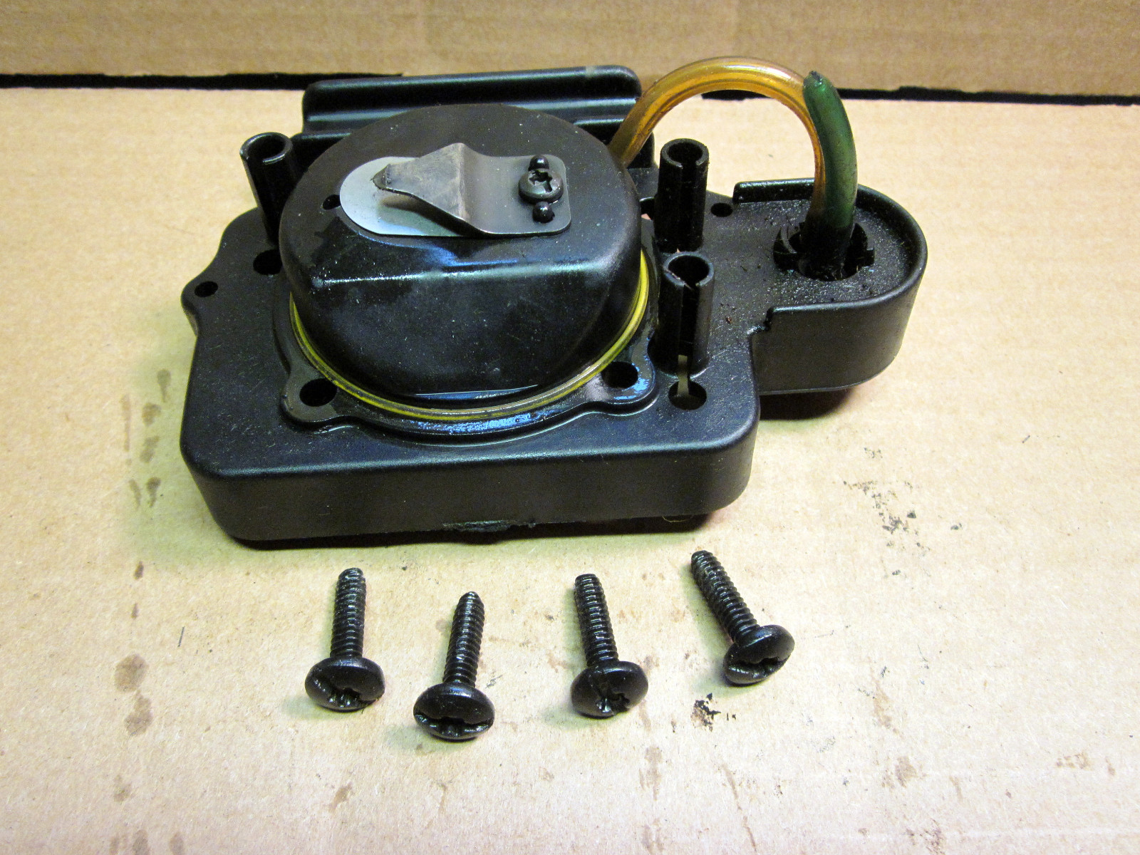 Troy Bilt TB90BC Trimmer OEM Used Carb Mount & Primer Bulb Ships Fast W