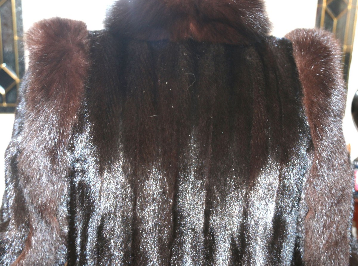 Beautiful Authentic Emilio Gucci Dark Brown Ranch Mink Fur Coat Sz