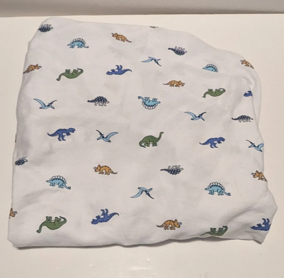 Sábana cuna Carter's con estampado de dinosaurios 100 % algodón rara usada en excelente estado - 52" x 28" Foto 3 de 4