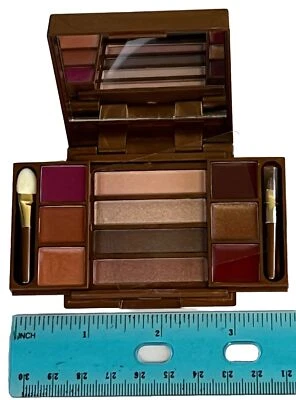 2 x Fashion Fair Multi level Eye Shadow Lip Gloss Collection ll