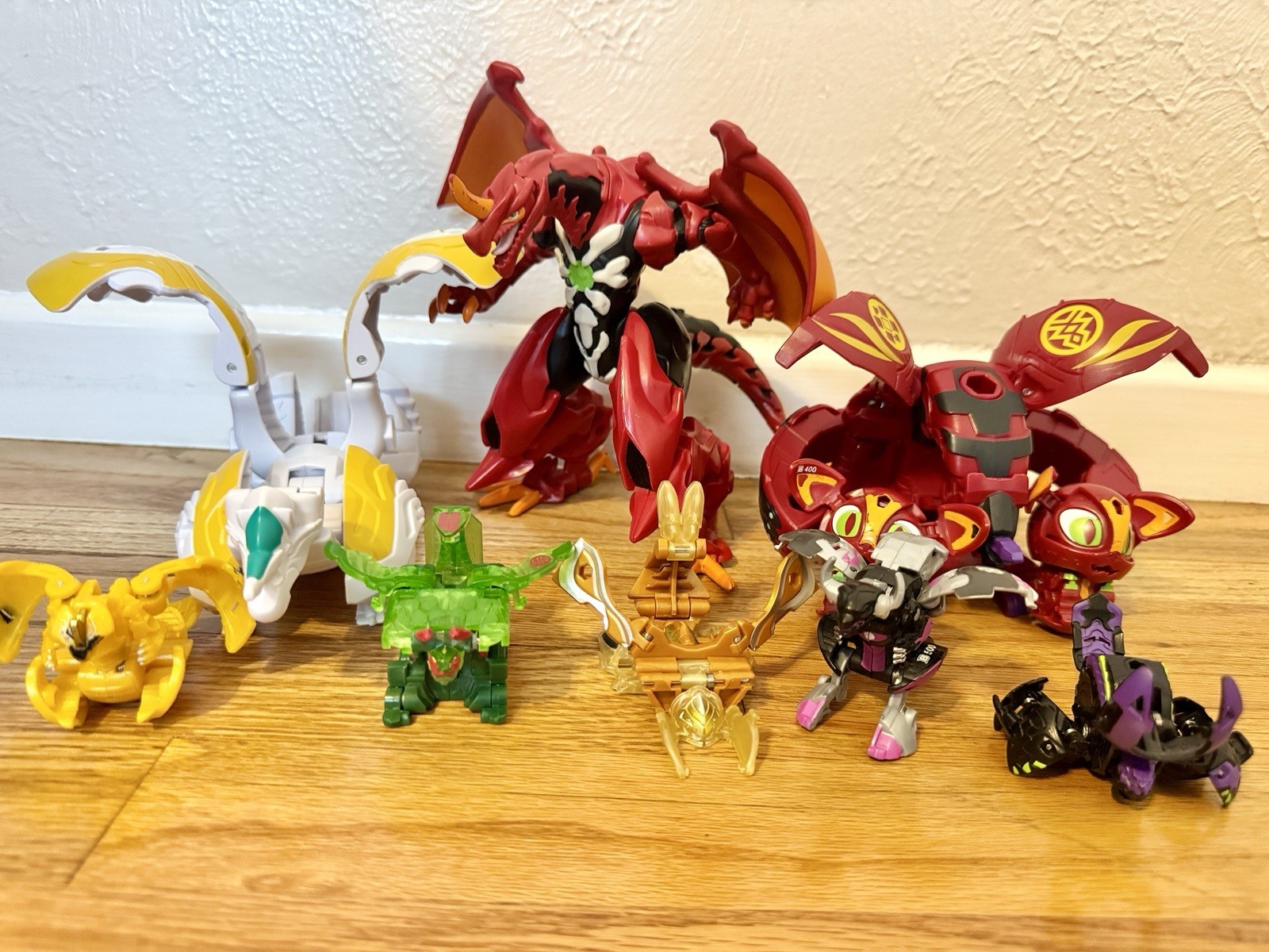 Bakugan Lot Of 10 Big & Small Figures Dragonoid Pegatrix Eenoch Oxidox & More