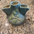 ROSEVILLE FLOWER VASE/ FROG  CLEMATIS  BLUE 4" tall