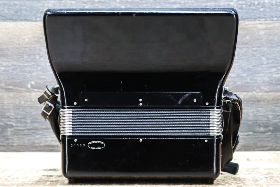 Titano Accordion 120-Bass 41-Key 5-Treble Switch Small Piano Accordion w/Case - Image 3 of 4