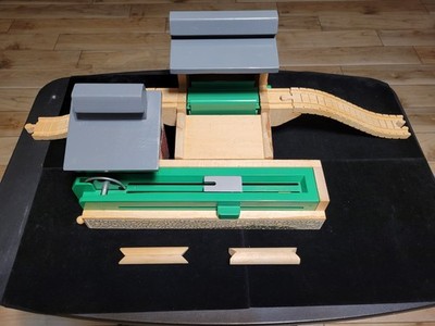 Learning Curve Wooden Thomas Train Sodor Sawmill, Logs & Ascending Track!