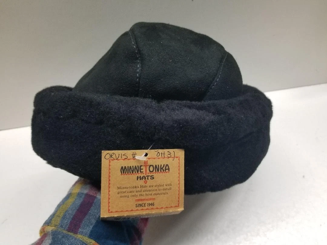Minnetonka Sheepskin Hat Genuine Shearling Suede Size Med NWT