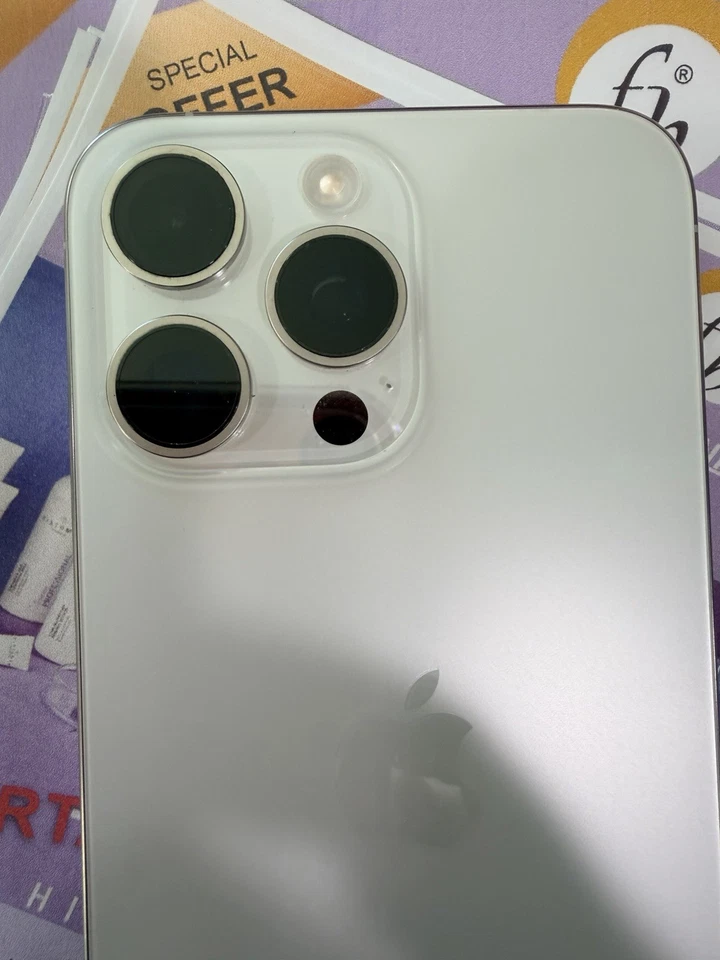 Apple iPhone 15 Pro Max - 256GB - Titanio Bianco usato come nuovo - Immagine 4 di 4