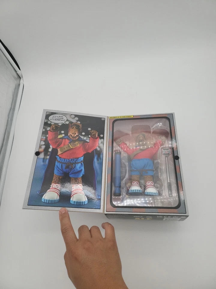 Figura de acción exclusiva NECA Ultimate SDCC 2024 - SUPER ALF (MelMac Cosmic Con) Foto 2 de 4