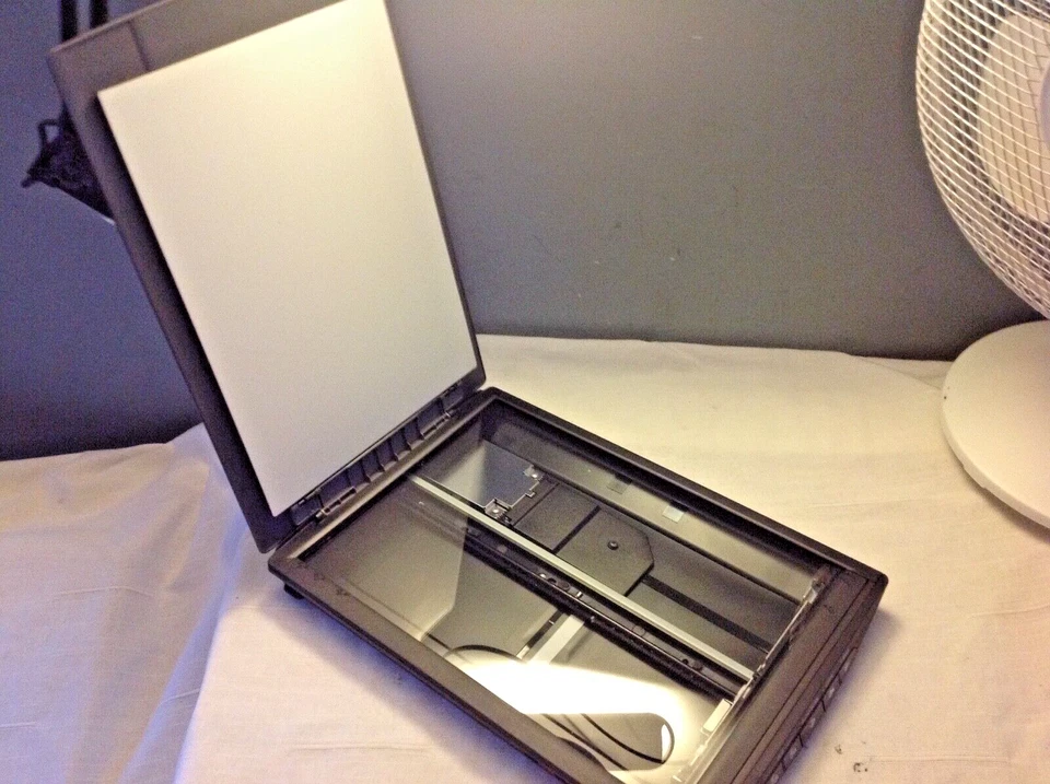 CANON CanoScan Lide 210 Colour  Scanner PLUS USB CABLE - Image 4 of 4