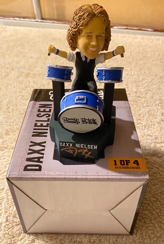 Rare CHEAP TRICK BOBBLEHEAD Signed Auto DAXX NIELSEN PHOTO PROOF Rick Rockford - Picture 4 of 9