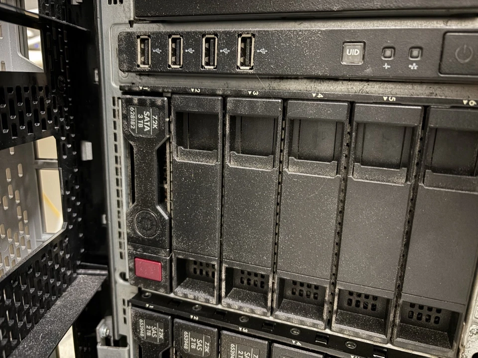 Server 12-bay HP ProLiant ML350p Gen8 Intel dual bi CPU (chassis + MB) LGA 2011 - Photo 4/4