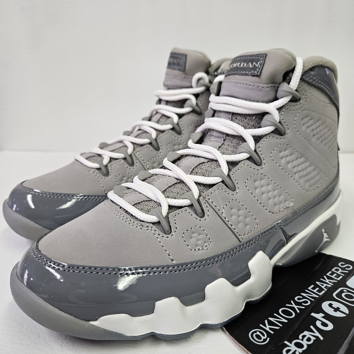 Stylish Gray Men\'s size 6 or Women’s size 7.5 Sneakers Amazon.com | New Balance 725 Unisex Sneakers, White/Grey  main image 3