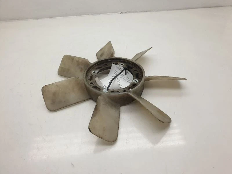 84-95 TOYOTA 4RUNNER 2.4L 4CYL РАДИАТОР ОХЛАЖДЕНИЯ ВЕНТИЛЯТОР В СБОРЕ - Изображение 4 из 4