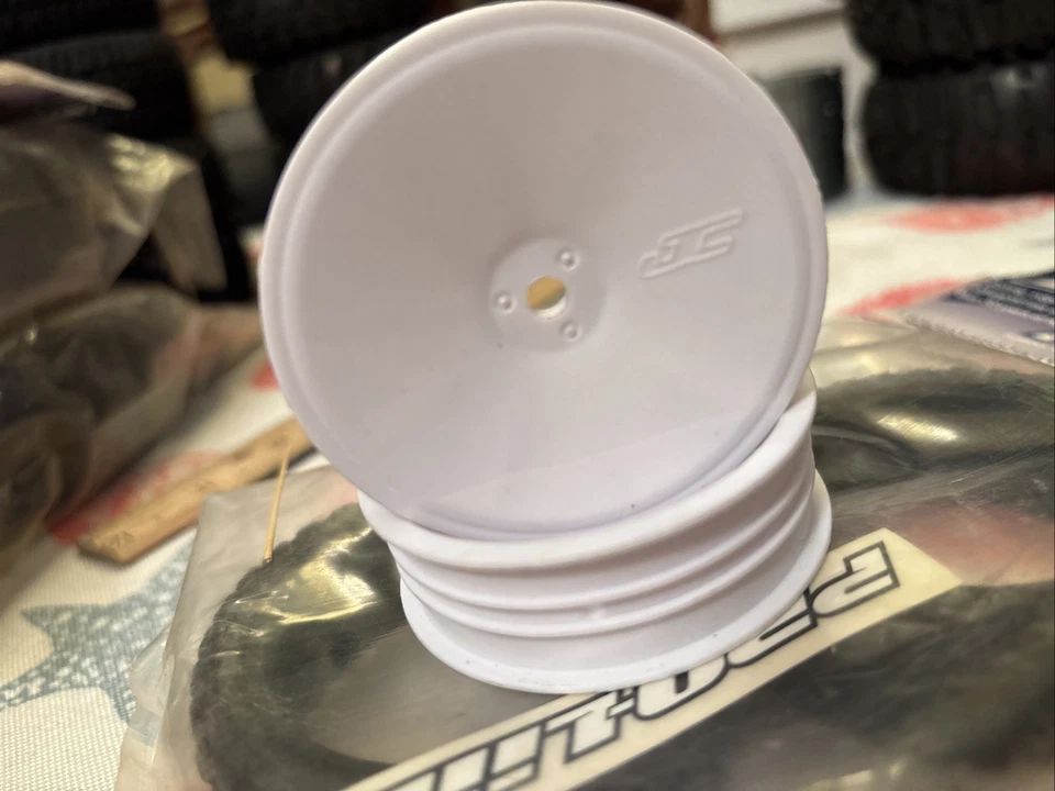 Pro-Line Racing  Wide Wedge 2.2” 8260-99 Soft Carpet Off-Road & JConcepts Rims - Image 3 of 4