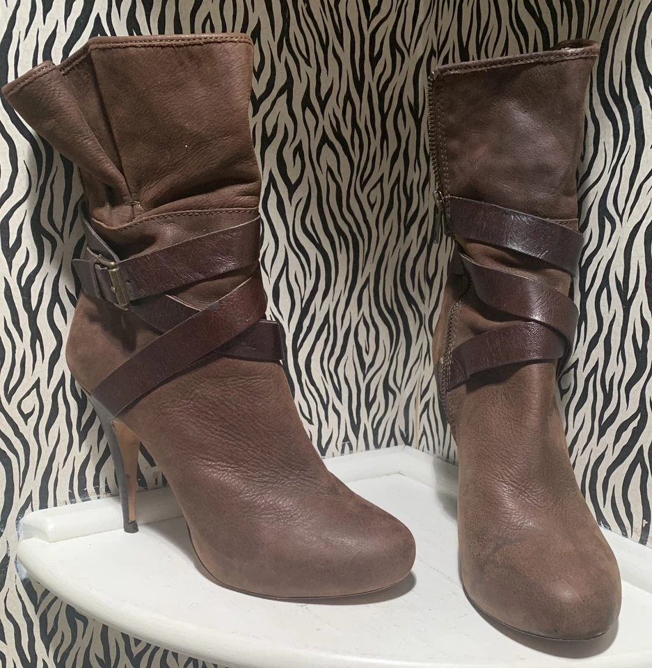 "Botín de tacón alto de cuero marrón Cynthia Vincent ~ 1"" plataforma oculta ~ cremallera interior ~ 8,5" Foto 3 de 4