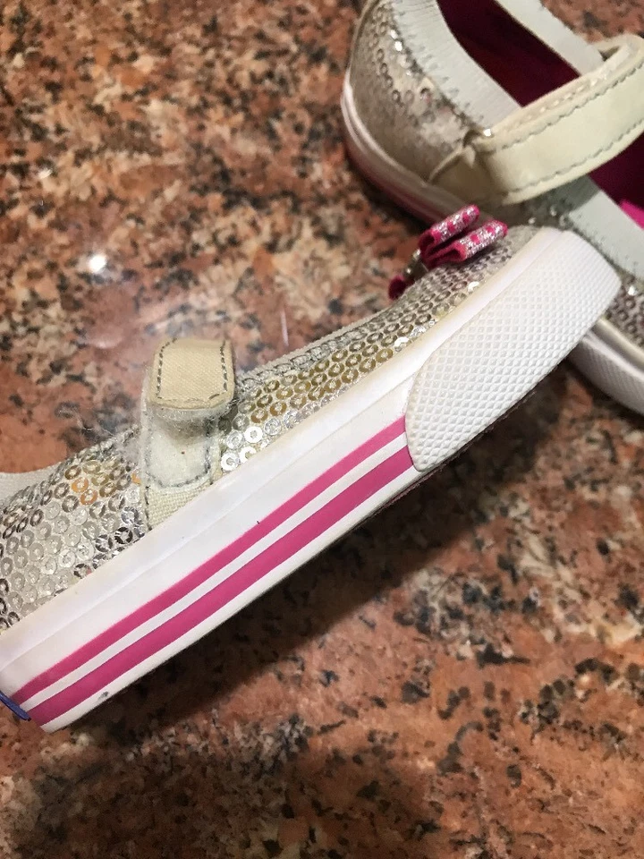 Zapatos Mary Jane Hello Kitty para niñas pequeñas - plateados talla 5M Foto 4 de 4